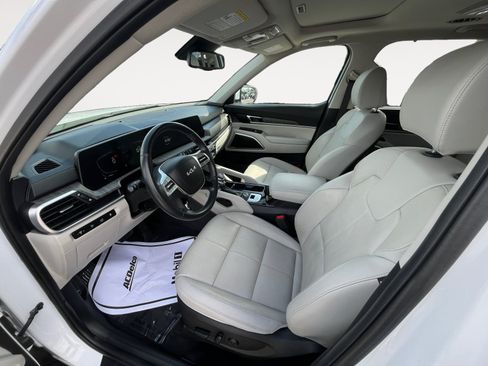 Used 2023 Kia Telluride EX w/ EX Captain's Chair Package AWD/4WD image 18