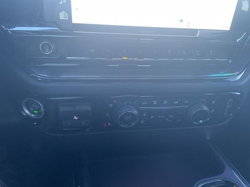 Used 2024 Chevrolet Silverado 1500 ZR2 w/ Technology Package image 18