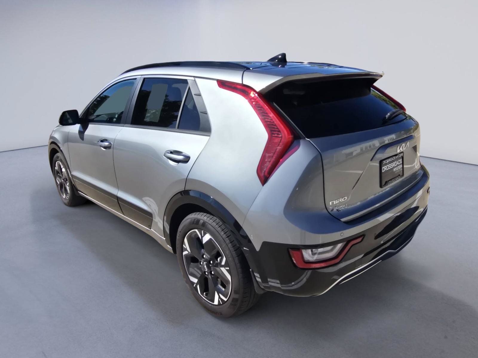 Used 2023 Kia Niro Wave FWD image 3