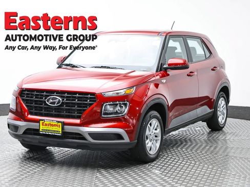 Used 2025 Hyundai Venue SE FWD image 1