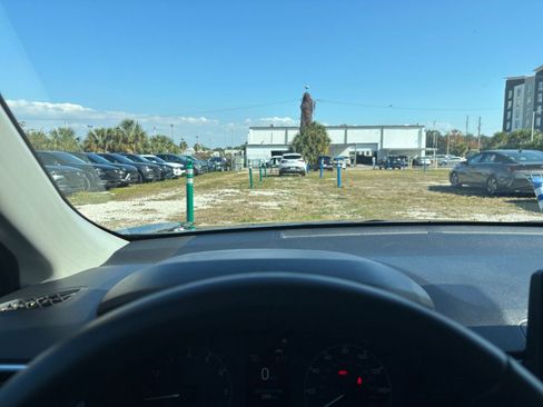 Used 2025 Toyota Corolla Cross LE image 34