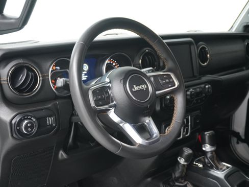 Used 2023 Jeep Gladiator Overland AWD/4WD image 9