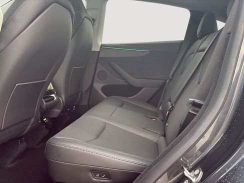 Used 2026 Tesla Model Y Long Range image 12