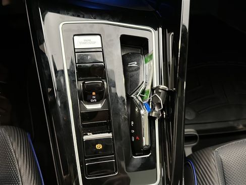 Used 2024 Volkswagen Golf R image 31