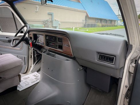 Used 1990 Ford E-150 and Econoline 150 RWD image 24