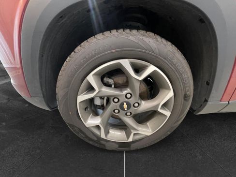 Used 2025 Chevrolet Trax LT FWD image 14