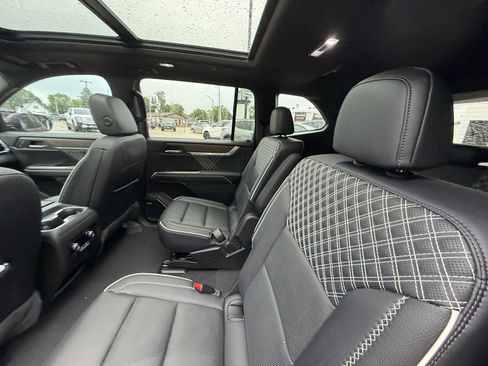 Used 2025 GMC Acadia Denali w/ LPO, Floor Liner Package AWD/4WD image 5