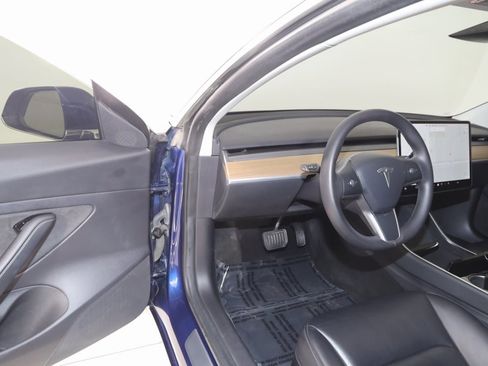 Used 2020 Tesla Model 3 Standard Range image 47