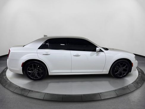 Used 2021 Chrysler 300 Touring L RWD image 4