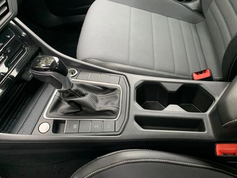 Used 2025 Volkswagen Jetta SE image 40