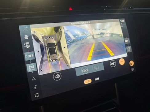 Used 2024 Land Rover Range Rover Long Wheelbase Autobiography image 6