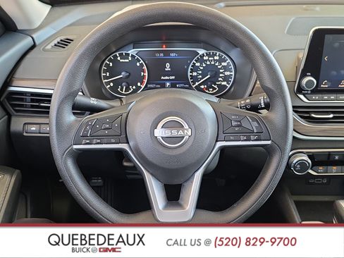 Used 2025 Nissan Altima 2.5 SV FWD image 12