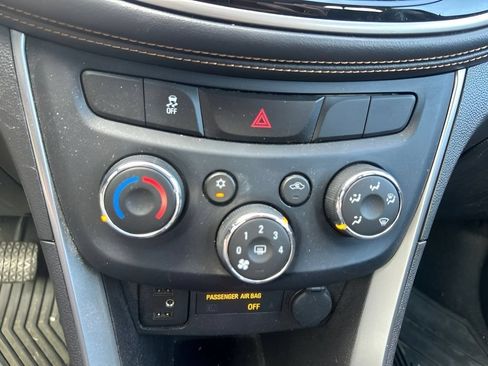 Used 2019 Chevrolet Trax LS AWD/4WD image 26