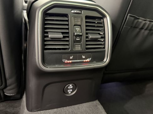 Certified 2024 Porsche Macan S AWD/4WD image 21