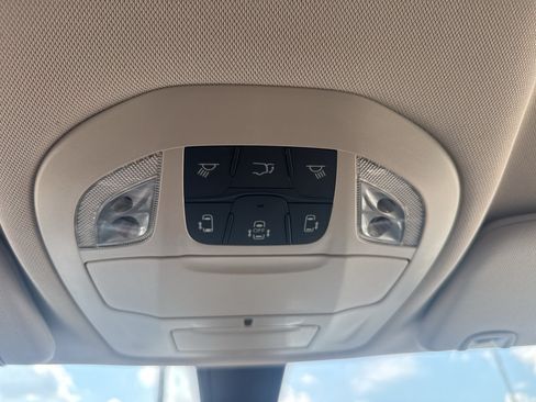 Used 2017 Chrysler Pacifica Touring FWD image 21