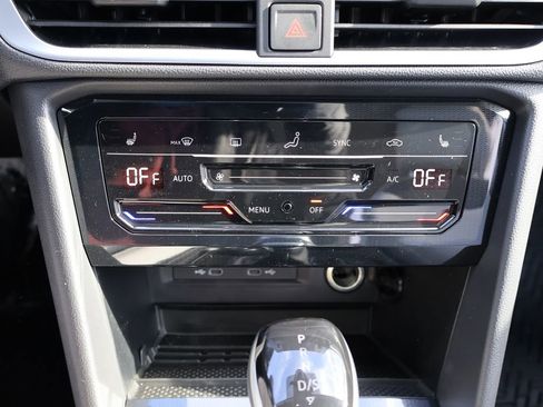 New 2026 Volkswagen Taos SE image 28