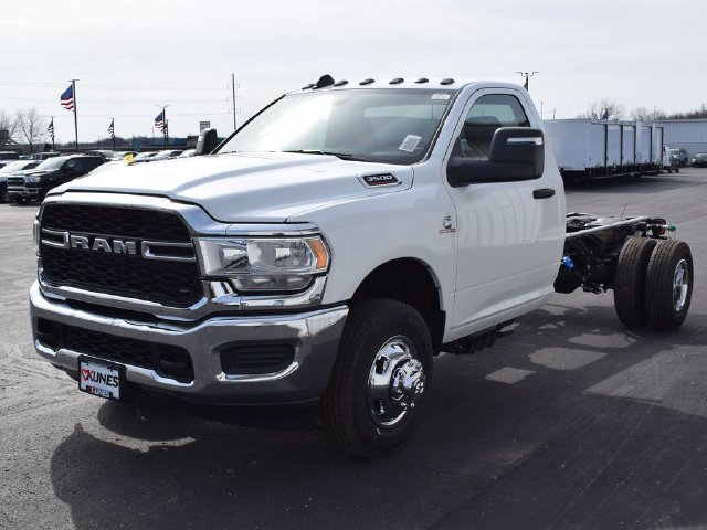 Used 2024 RAM 3500 Tradesman AWD/4WD image 7