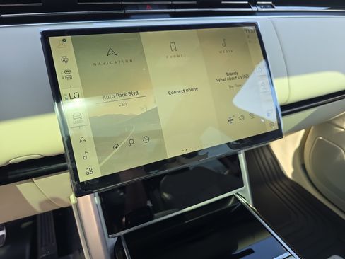 New 2026 Land Rover Range Rover Long Wheelbase SE image 20