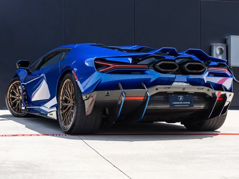 Used 2025 Lamborghini Revuelto AWD/4WD image 8