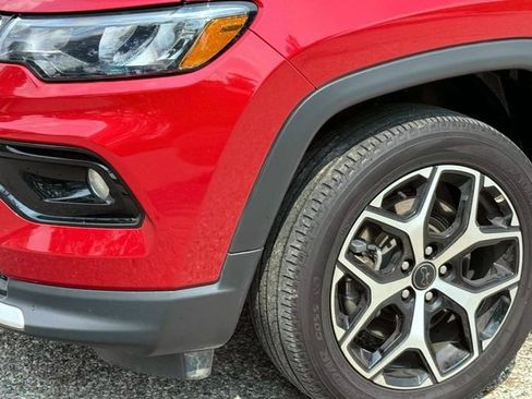 Certified 2025 Jeep Compass Limited AWD/4WD image 10