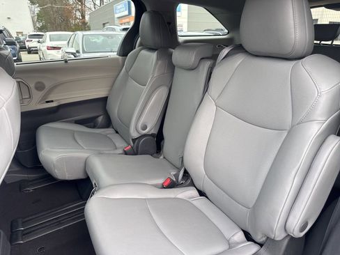 Used 2024 Toyota Sienna XLE image 21