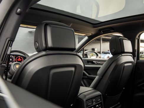 Certified 2026 Porsche Cayenne S AWD/4WD image 26