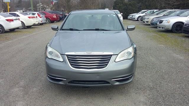 Used 2011 Chrysler 200 Touring FWD image 2