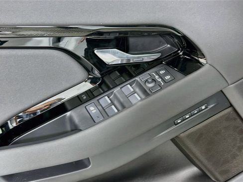 New 2026 Land Rover Range Rover Evoque S AWD/4WD image 18