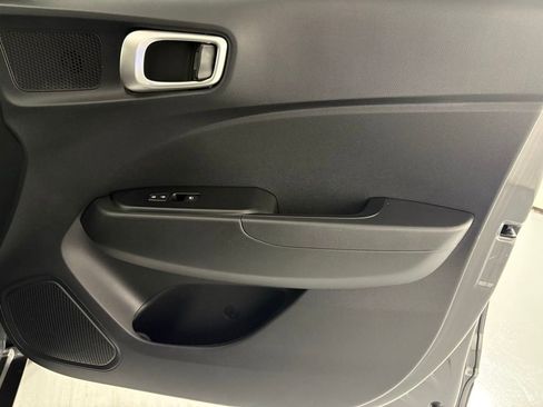 Used 2025 Hyundai Venue SEL FWD image 40