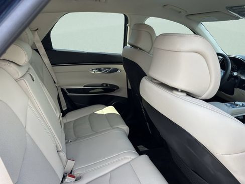 Used 2022 Genesis GV70 2.5T AWD/4WD image 22