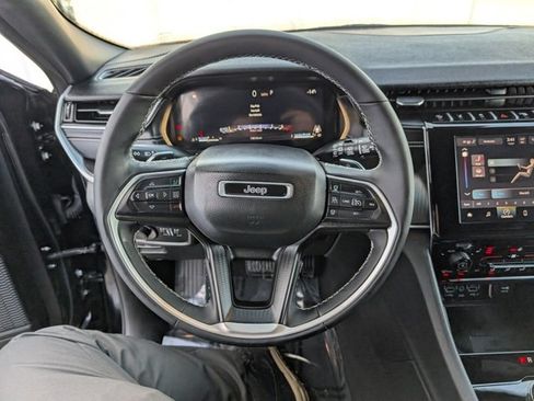 Used 2024 Jeep Grand Cherokee Altitude image 12