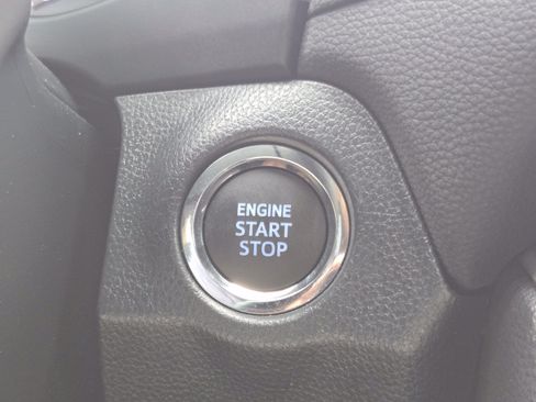 Used 2022 Toyota RAV4 XLE AWD/4WD image 17
