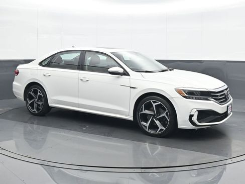 Used 2020 Volkswagen Passat 2.0T R-Line image 8