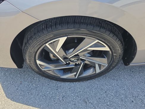 Used 2024 Hyundai Elantra SEL w/ Convenience Package FWD image 23