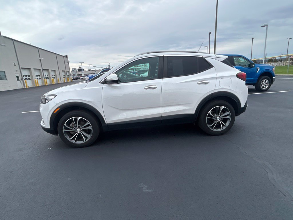 Used 2022 Buick Encore GX Select AWD/4WD image 3