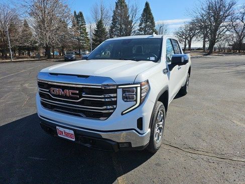 Used 2025 GMC Sierra 1500 SLT image 2