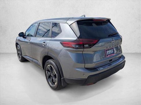 Used 2024 Nissan Rogue SV image 8