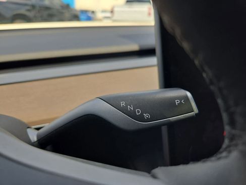 Used 2024 Tesla Model Y 2WD image 30
