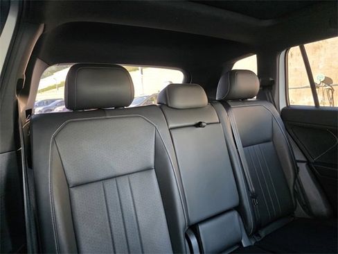 Used 2023 Volkswagen Tiguan SE R-Line image 25