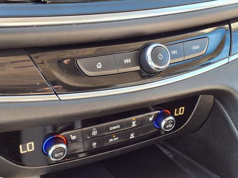 Used 2023 Buick Enclave Essence image 7