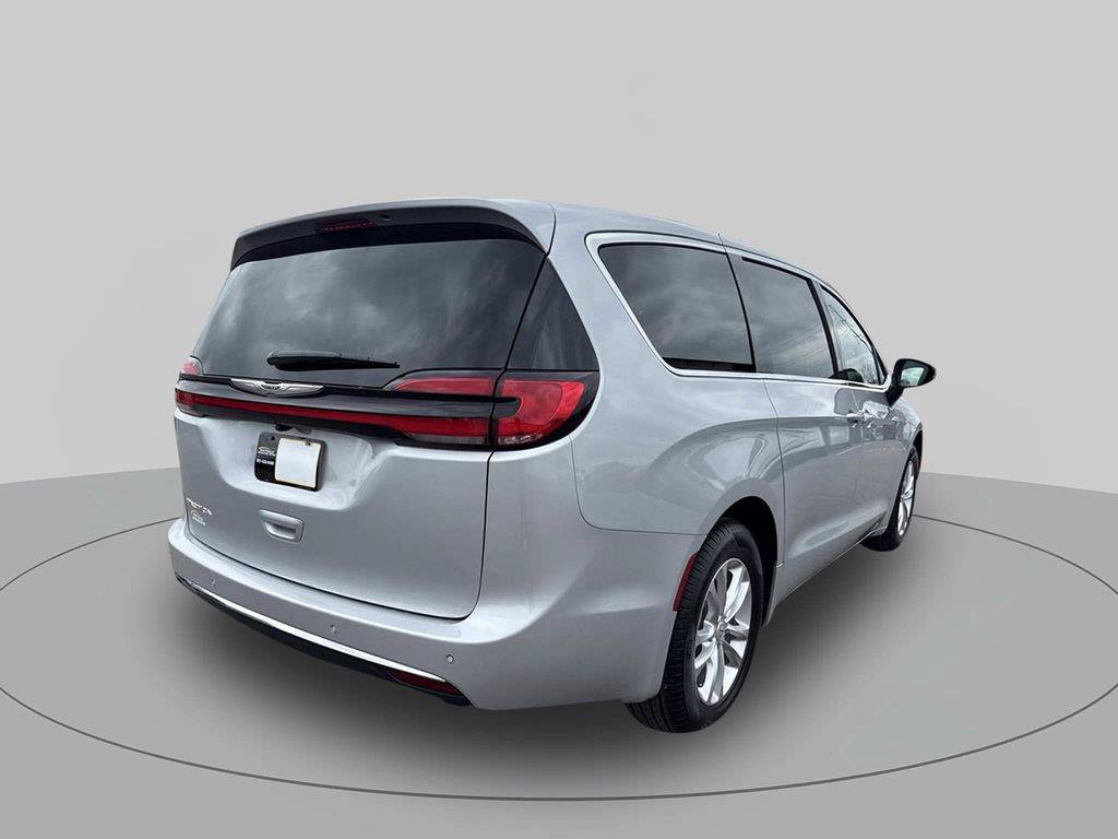 New 2026 Chrysler Pacifica Select FWD image 3