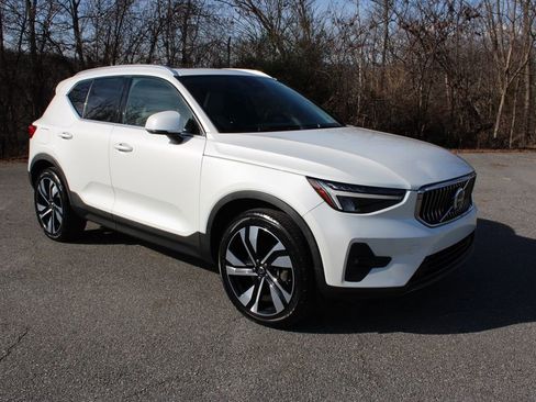 Used 2023 Volvo XC40 B4 Plus w/ Protection Package image 2