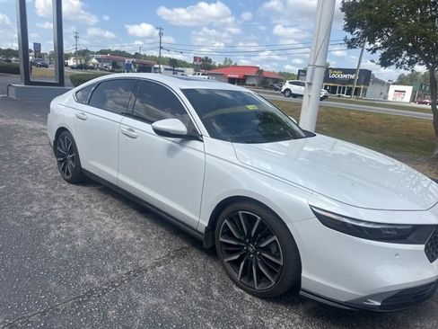 Used 2023 Honda Accord Touring image 3