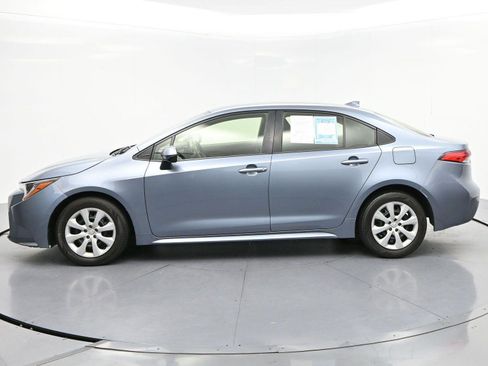 Used 2022 Toyota Corolla LE FWD image 4