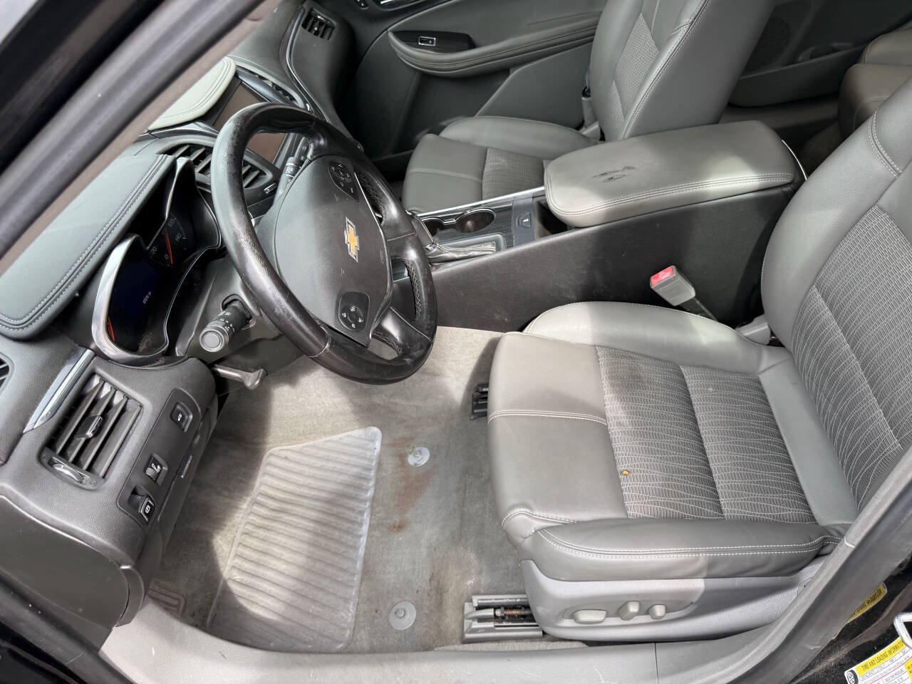 Used 2017 Chevrolet Impala LT FWD image 14