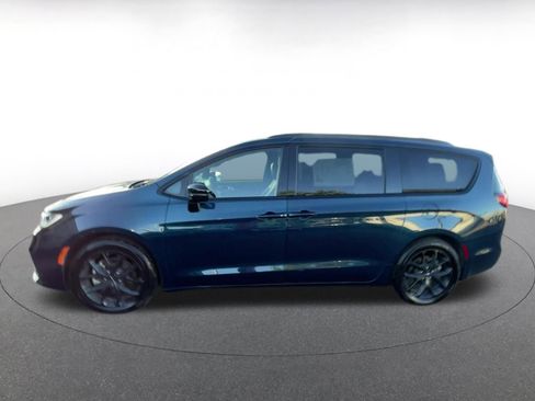 Used 2025 Chrysler Pacifica Limited FWD image 9