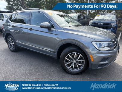 Used 2020 Volkswagen Tiguan SE w/ Panoramic Sunroof Package