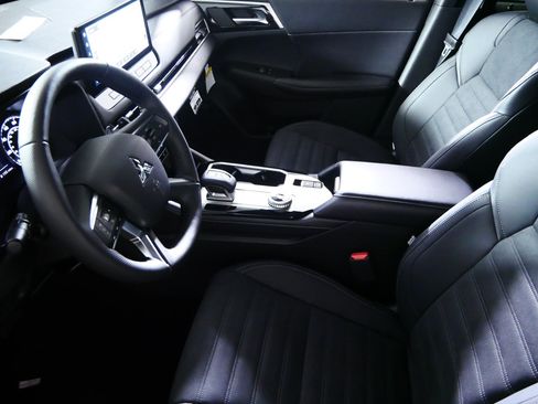 New 2026 Mitsubishi Outlander LE AWD/4WD image 4