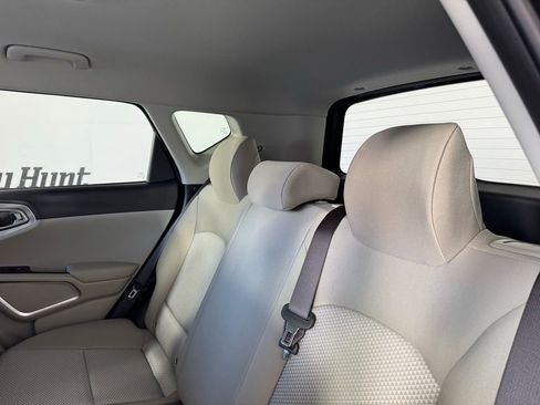 Used 2025 Kia Soul LX w/ LX Technology Package image 7