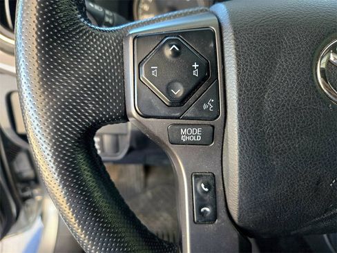 Used 2022 Toyota Tacoma TRD Off-Road image 15